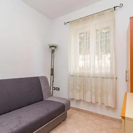 Jere-2 By Interhome Pola