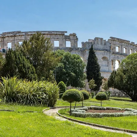 Jere-2 By Interhome بولا