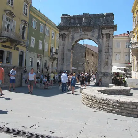 Jere-2 By Interhome Appartamento Pola