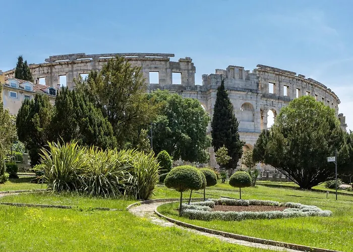 Jere-2 By Interhome Пула