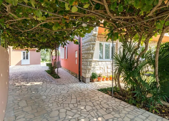 Jere-2 By Interhome * Póla