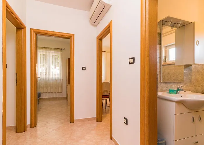 Jere-2 By Interhome * بولا